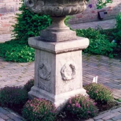 Statues & Sculptures Plinths & Pedestals^Laurel Column Stone Garden Pedestal